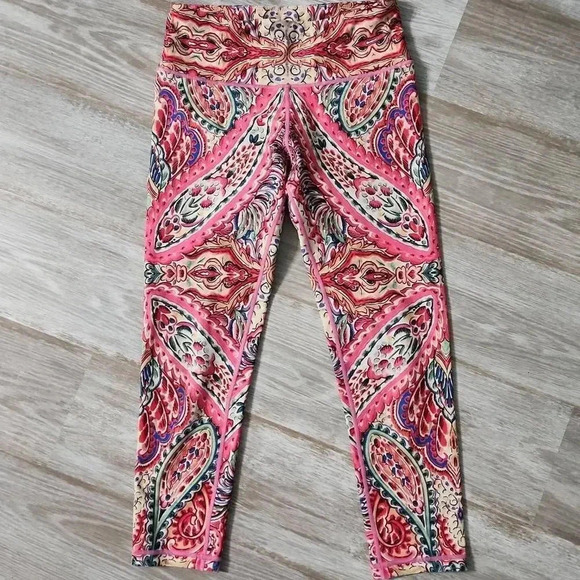 Nanette Lepore Cropped Paisley Workout Leggings - Picture 3 of 11
